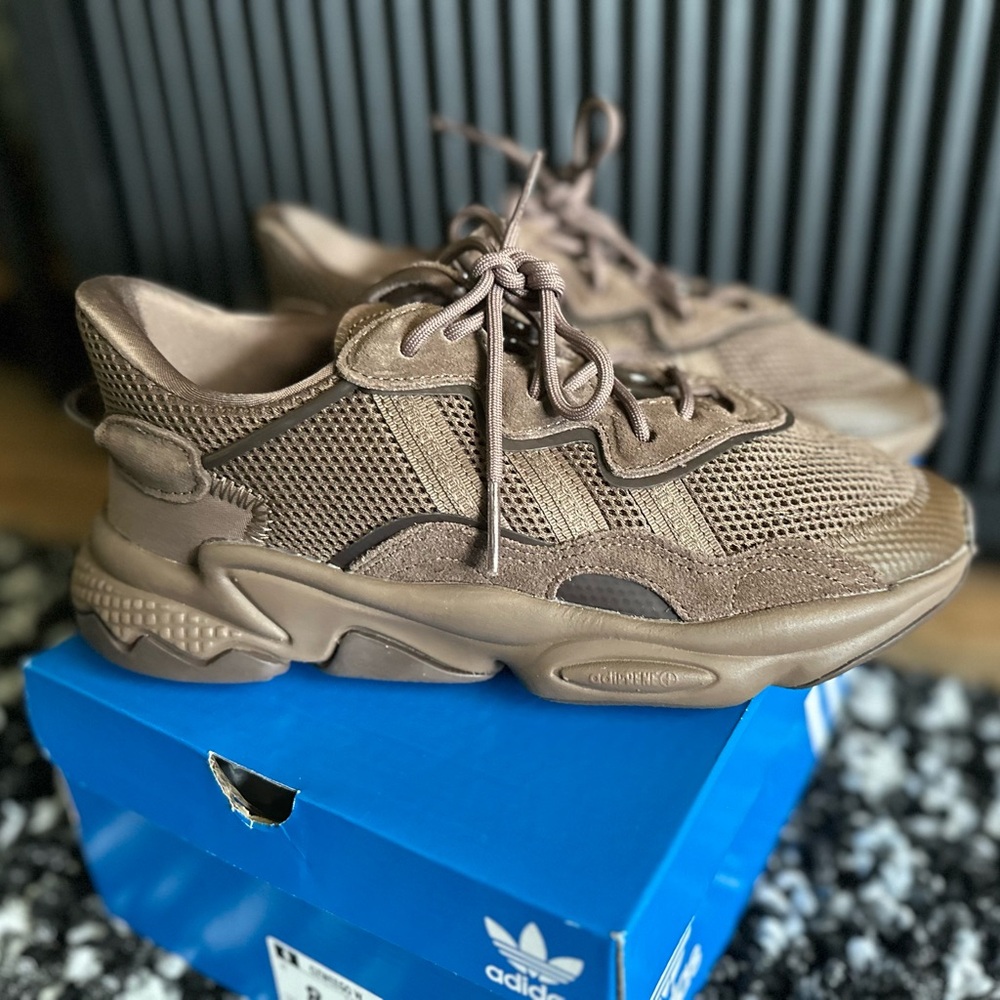 Women’s Adidas Ozweego Size 8